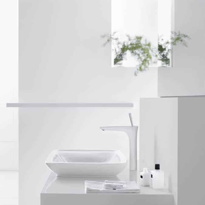 Colección Puravida Hansgrohe grifería de baño realizada en un acabado en blanco y cromo